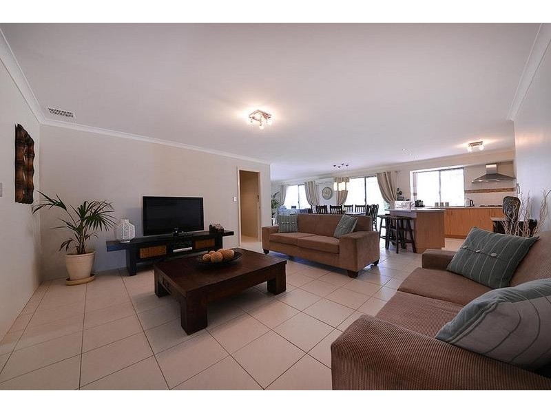 23 Lareema Gardens, Banksia Grove WA 6031