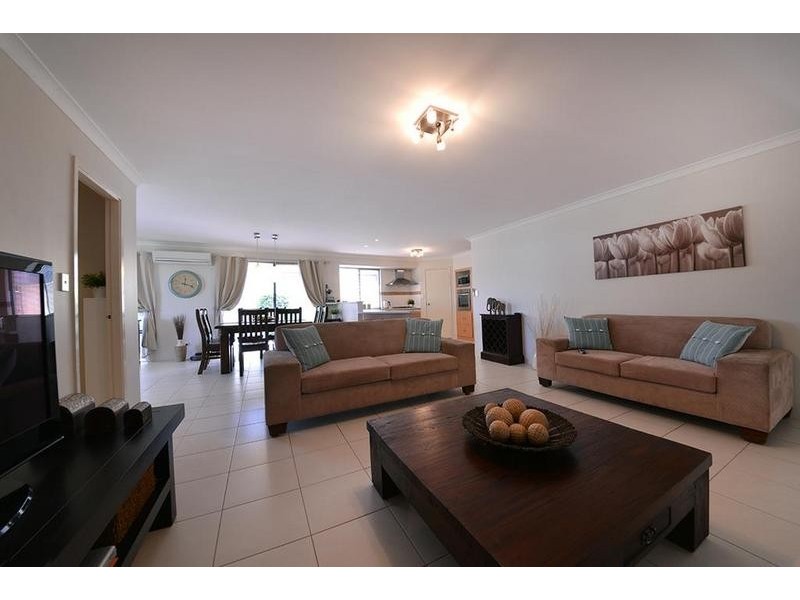 23 Lareema Gardens, Banksia Grove WA 6031