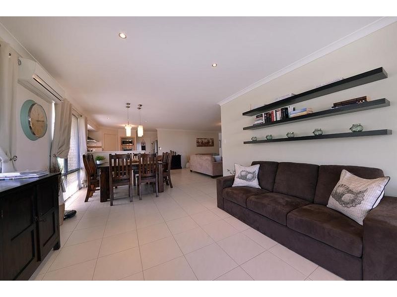 23 Lareema Gardens, Banksia Grove WA 6031