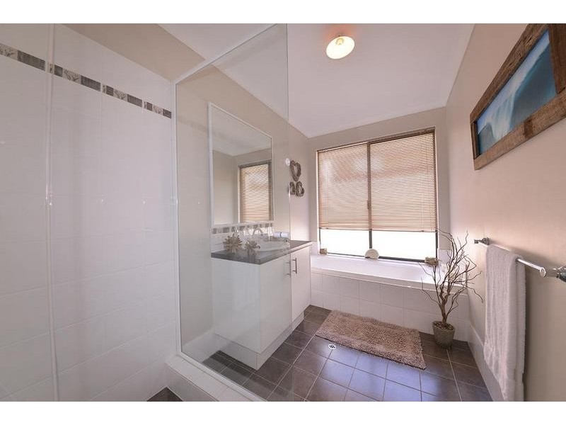 23 Lareema Gardens, Banksia Grove WA 6031