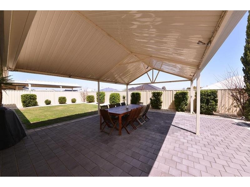 23 Lareema Gardens, Banksia Grove WA 6031