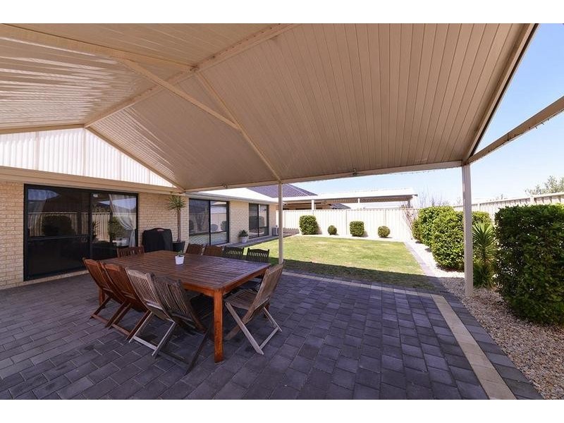 23 Lareema Gardens, Banksia Grove WA 6031