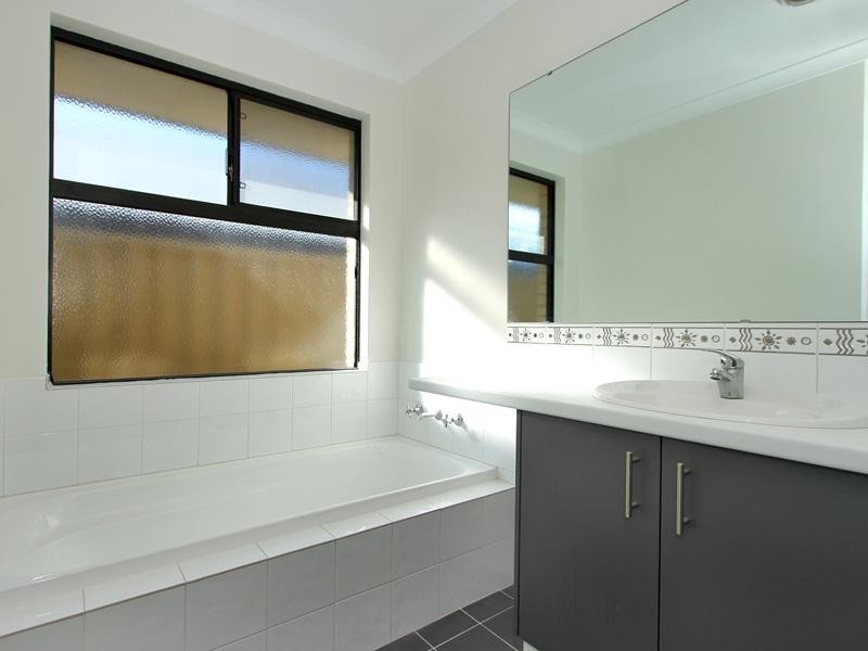 32 Finglas Meander, Butler WA 6036