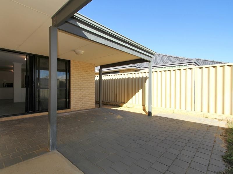 32 Finglas Meander, Butler WA 6036