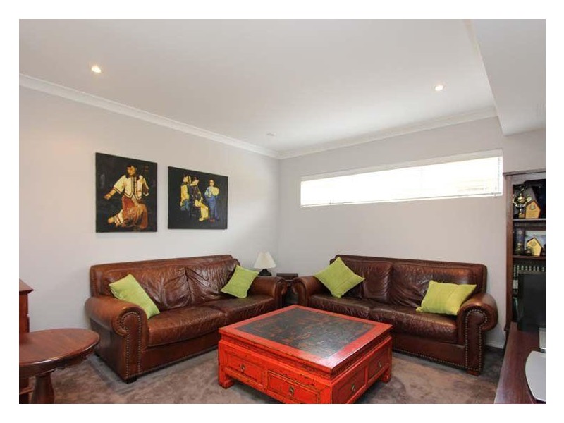 12 La Bianca Vista, Carramar WA 6031