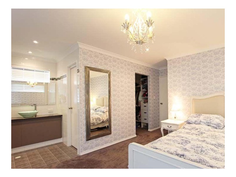 12 La Bianca Vista, Carramar WA 6031