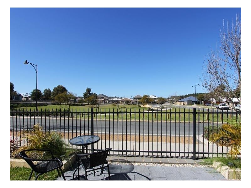 15 Nankeen Circle, Tapping WA 6065