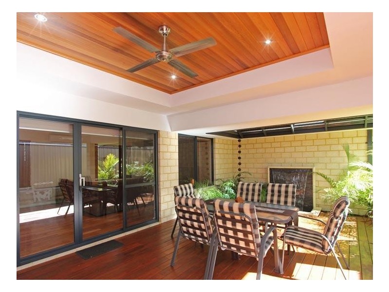15 Nankeen Circle, Tapping WA 6065