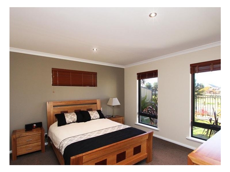 15 Nankeen Circle, Tapping WA 6065