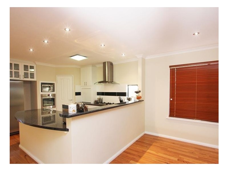 15 Nankeen Circle, Tapping WA 6065