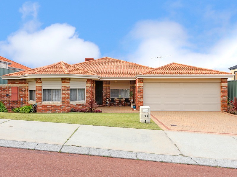 423 Kingsway, Landsdale WA 6065