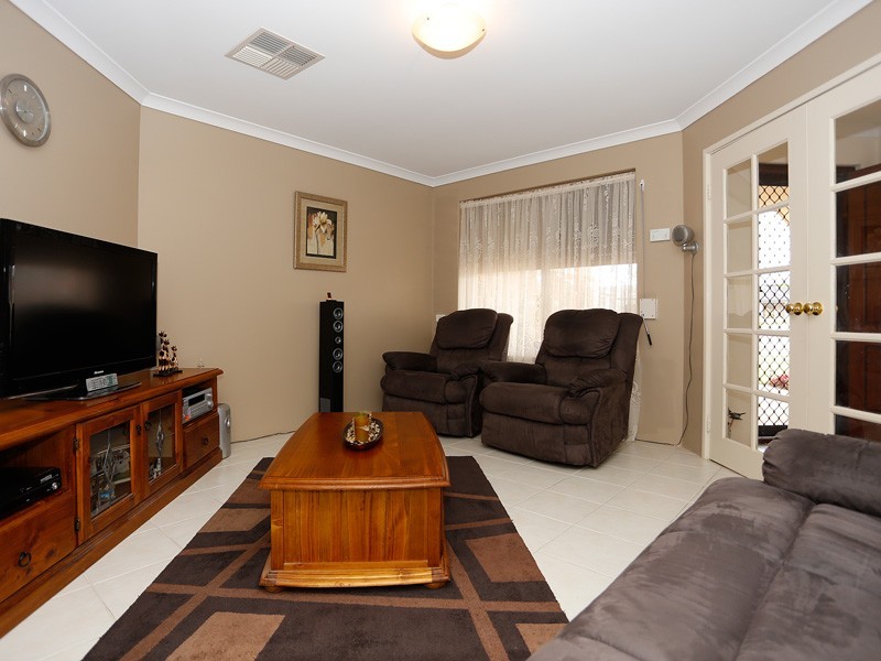 423 Kingsway, Landsdale WA 6065