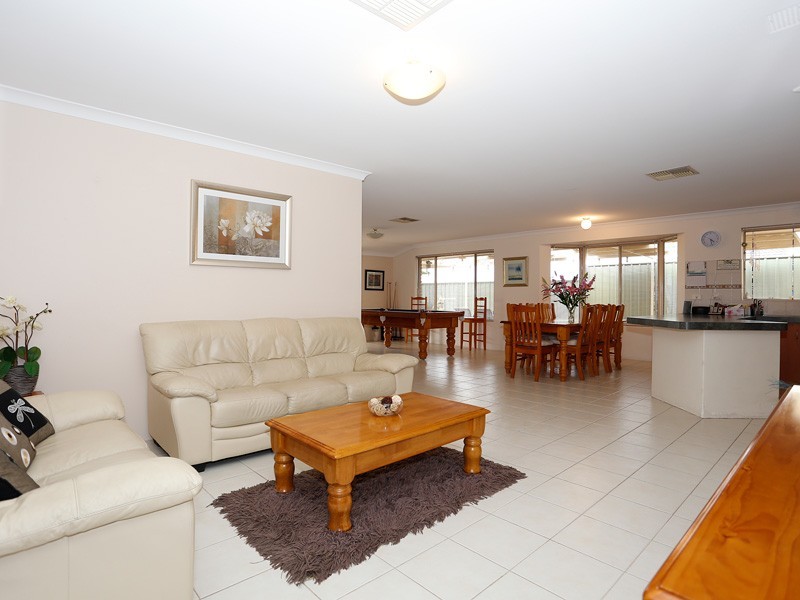 423 Kingsway, Landsdale WA 6065