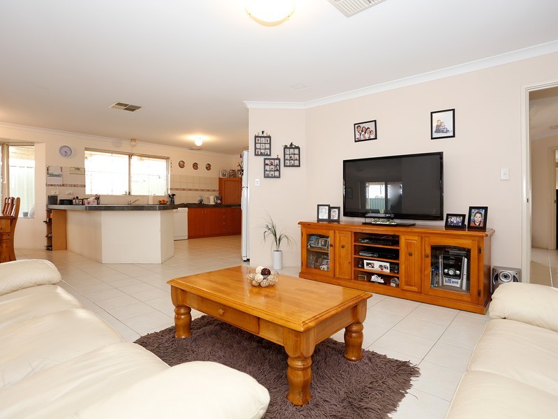 423 Kingsway, Landsdale WA 6065