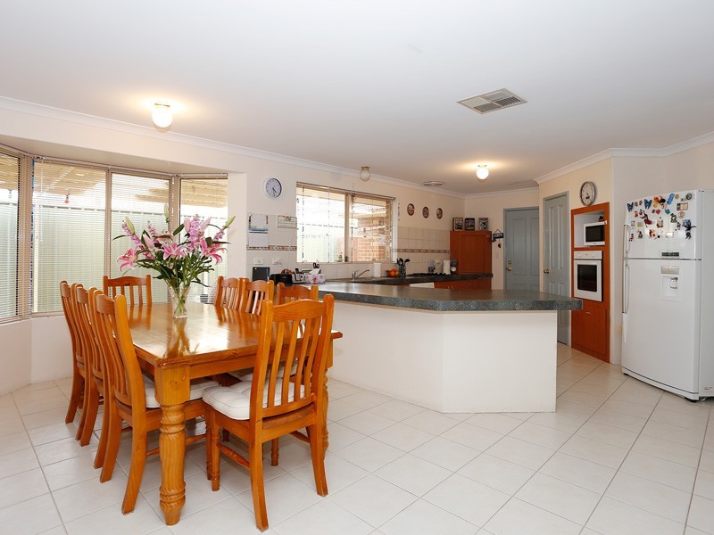 423 Kingsway, Landsdale WA 6065