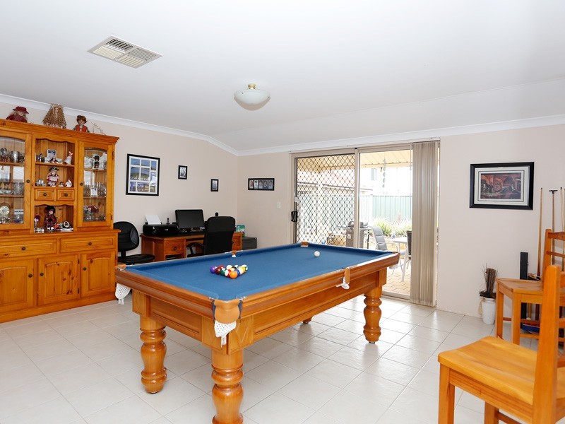 423 Kingsway, Landsdale WA 6065