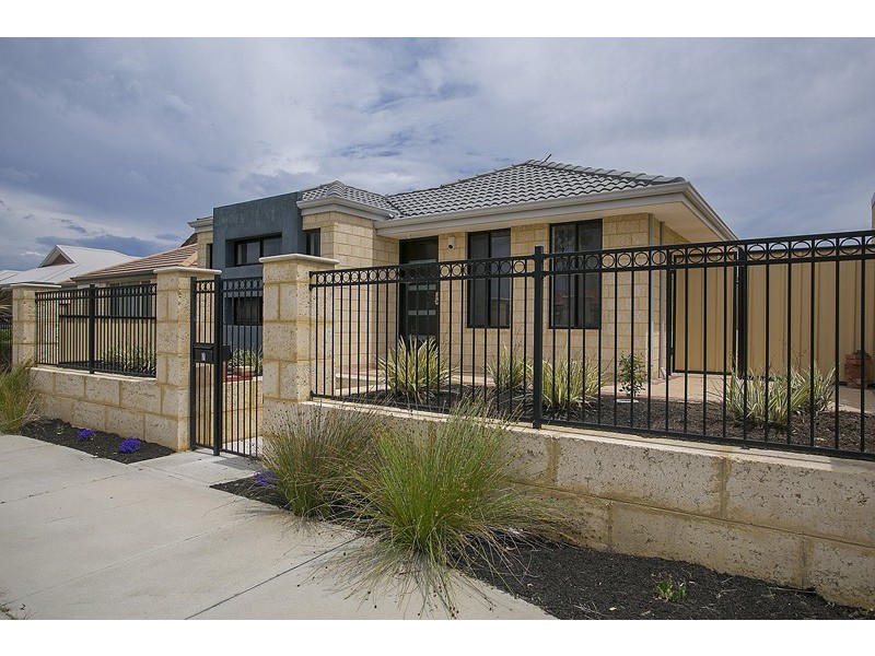 7 Wallcliffe Gate, Carramar WA 6031