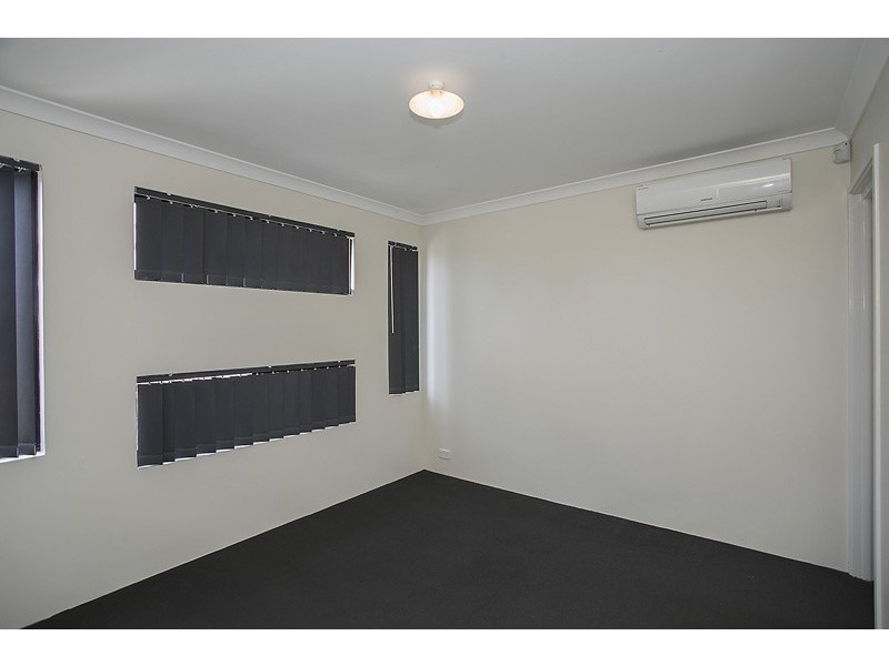 7 Wallcliffe Gate, Carramar WA 6031