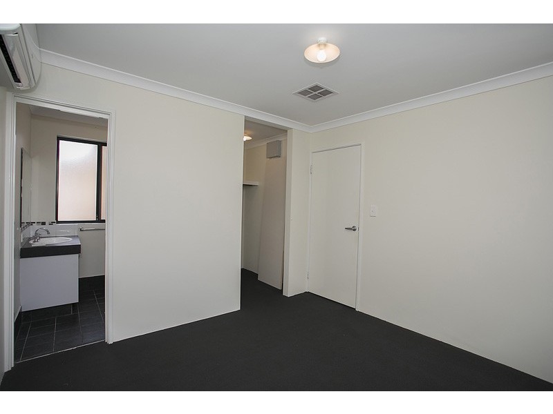 7 Wallcliffe Gate, Carramar WA 6031