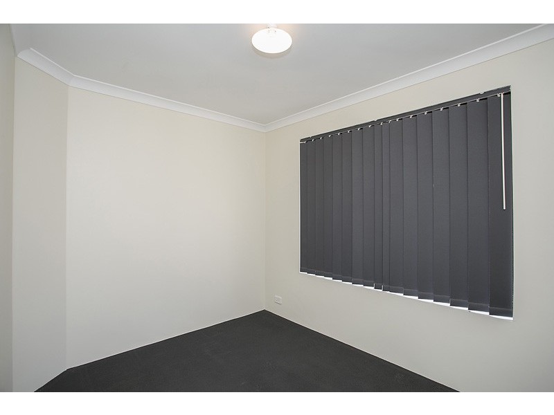 7 Wallcliffe Gate, Carramar WA 6031