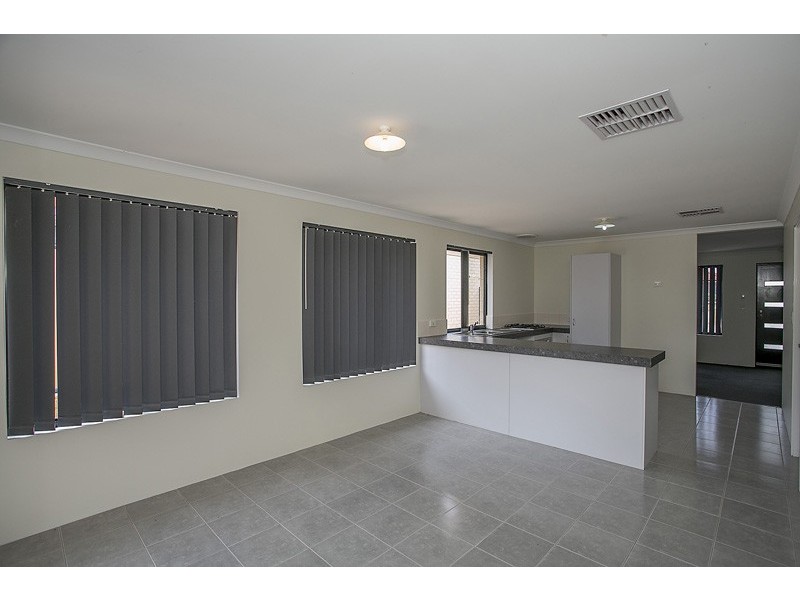 7 Wallcliffe Gate, Carramar WA 6031