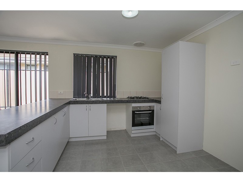 7 Wallcliffe Gate, Carramar WA 6031