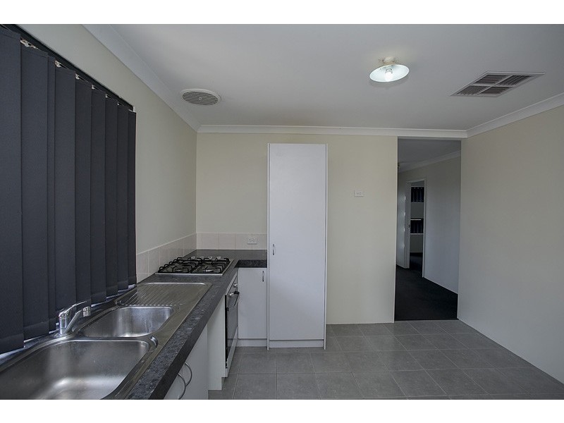 7 Wallcliffe Gate, Carramar WA 6031