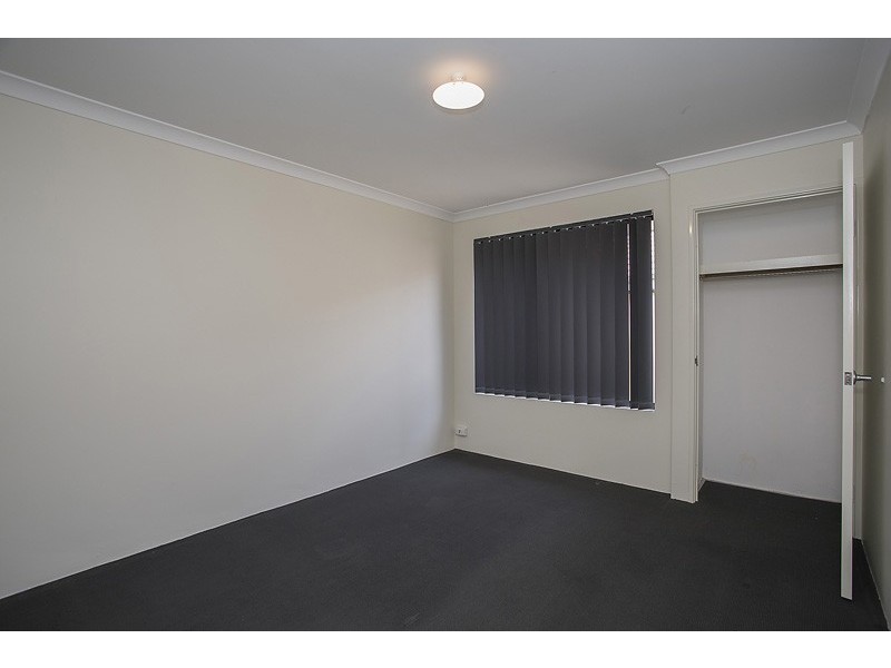 7 Wallcliffe Gate, Carramar WA 6031