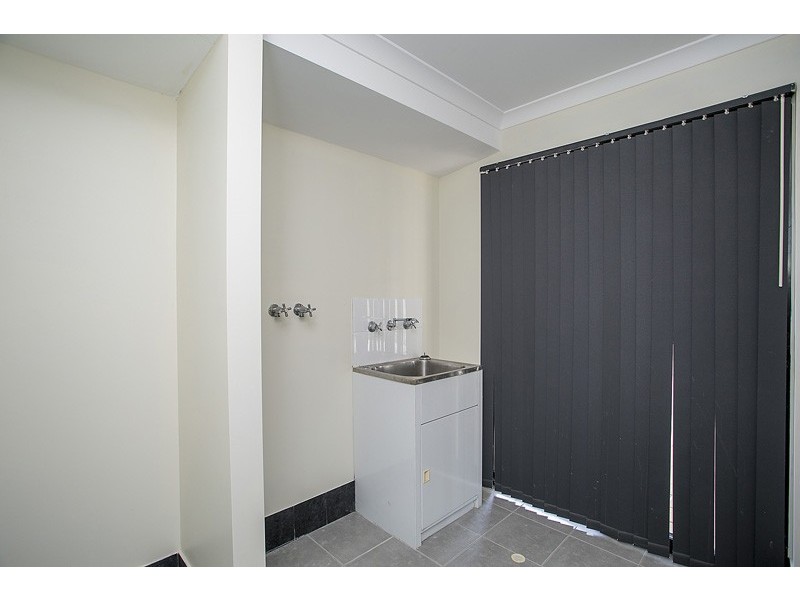 7 Wallcliffe Gate, Carramar WA 6031