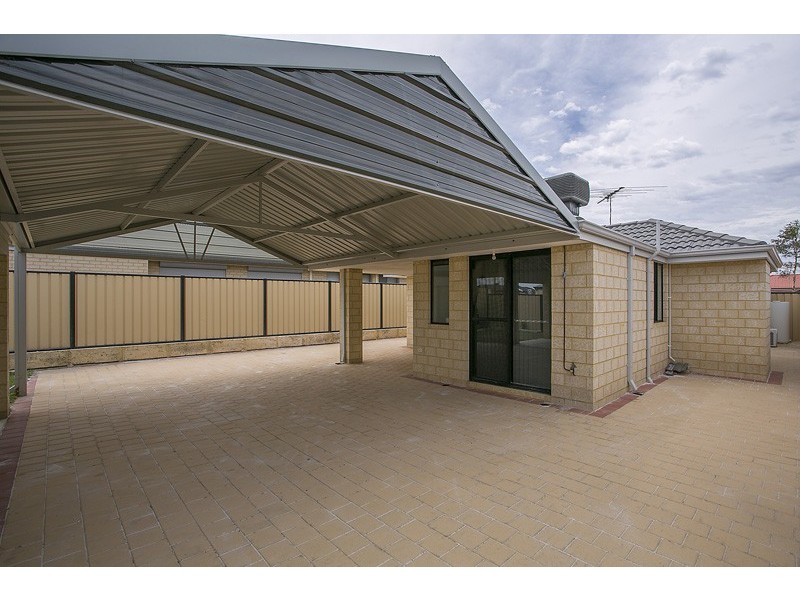 7 Wallcliffe Gate, Carramar WA 6031