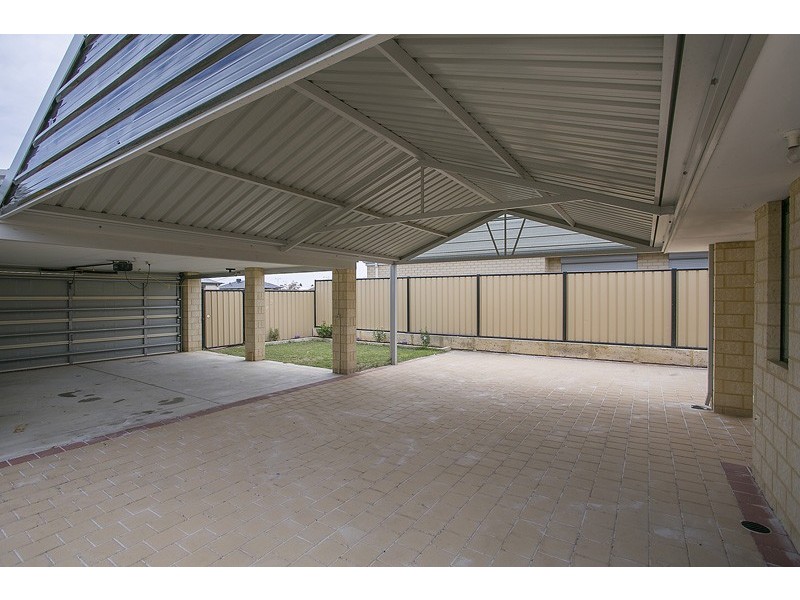 7 Wallcliffe Gate, Carramar WA 6031