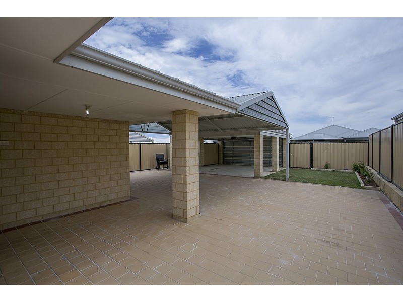 7 Wallcliffe Gate, Carramar WA 6031