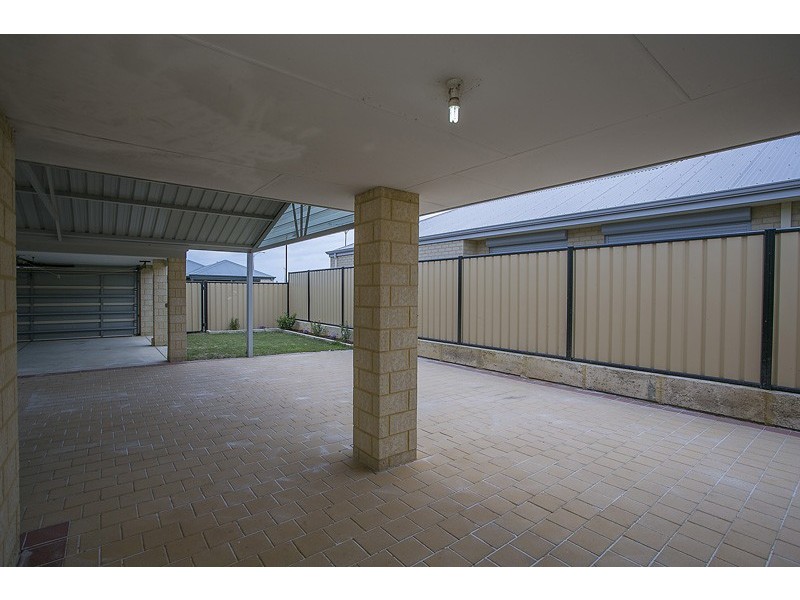 7 Wallcliffe Gate, Carramar WA 6031