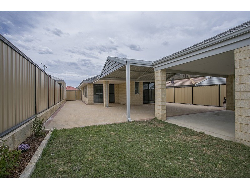 7 Wallcliffe Gate, Carramar WA 6031