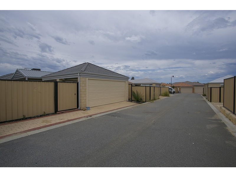 7 Wallcliffe Gate, Carramar WA 6031