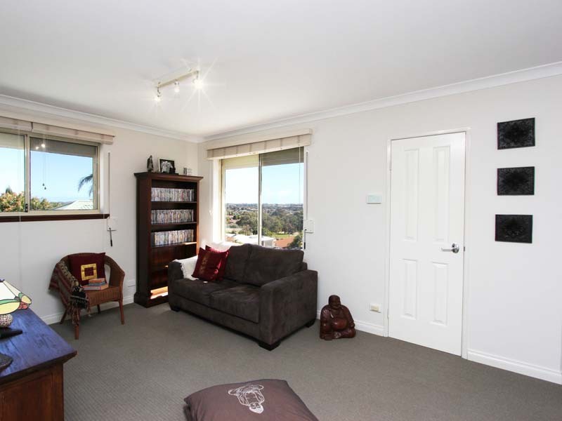 12 Greenholm Court, Kingsley WA 6026