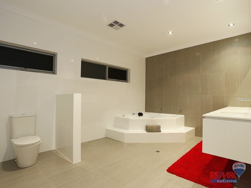 11 Tulum Approach, Iluka WA 6028