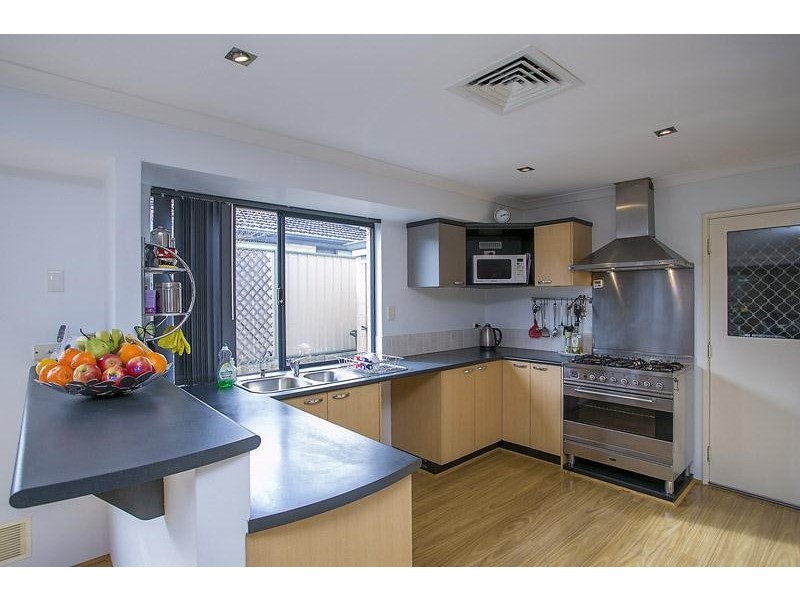 6 Faranda Close, Hocking WA 6065