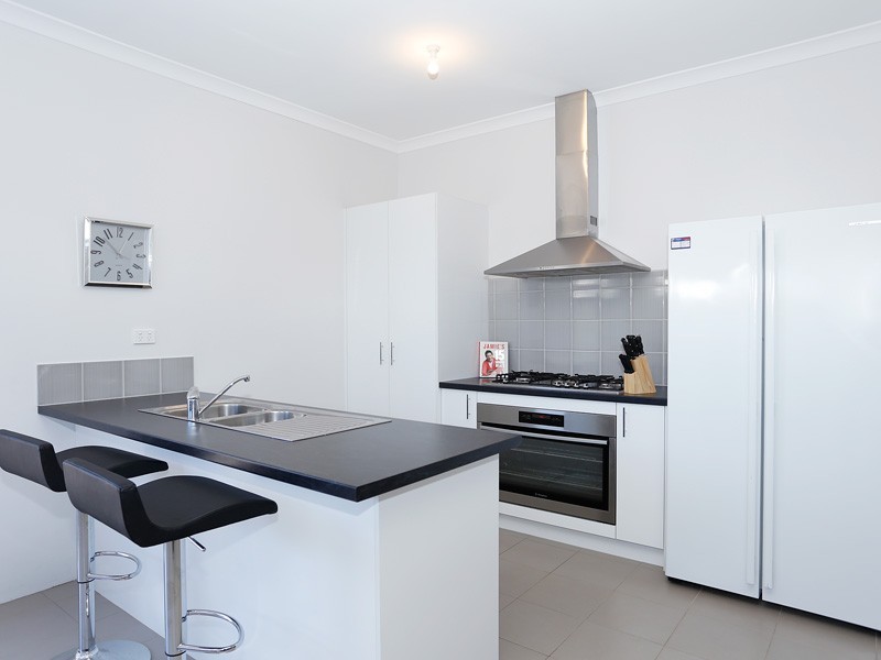 34 Sawtooth Bend, Banksia Grove WA 6031