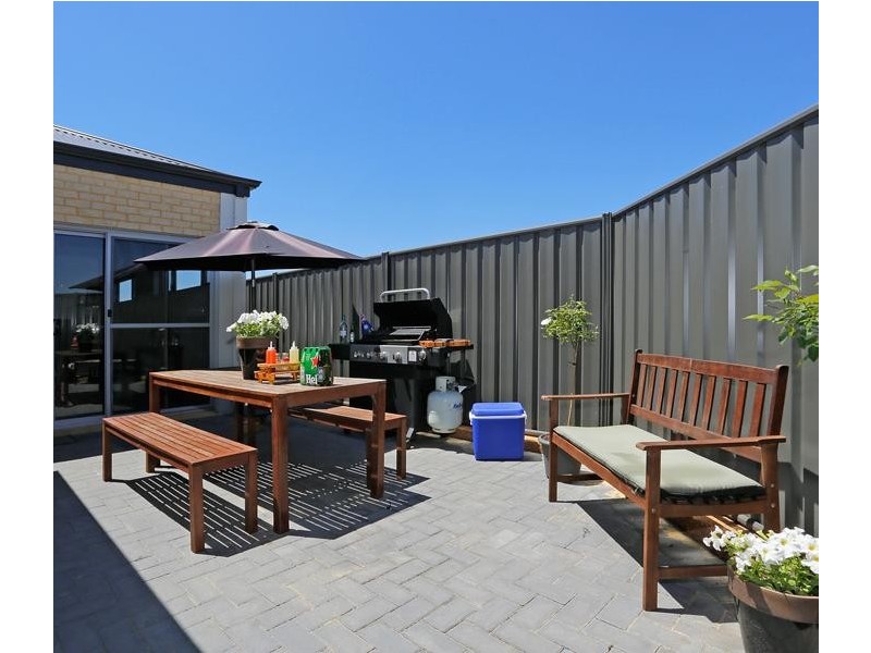 34 Sawtooth Bend, Banksia Grove WA 6031