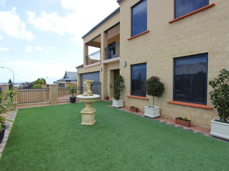 79 Kirkstall Drive, Hocking WA 6065