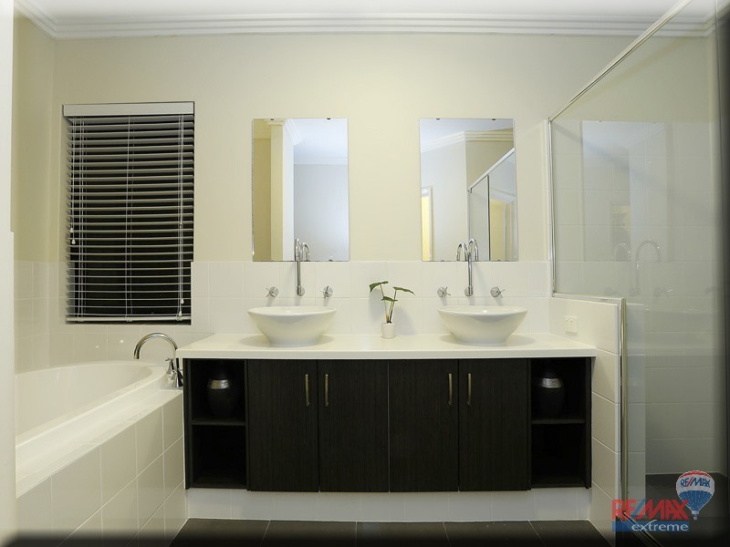 11 Cyandra Loop, Banksia Grove WA 6031