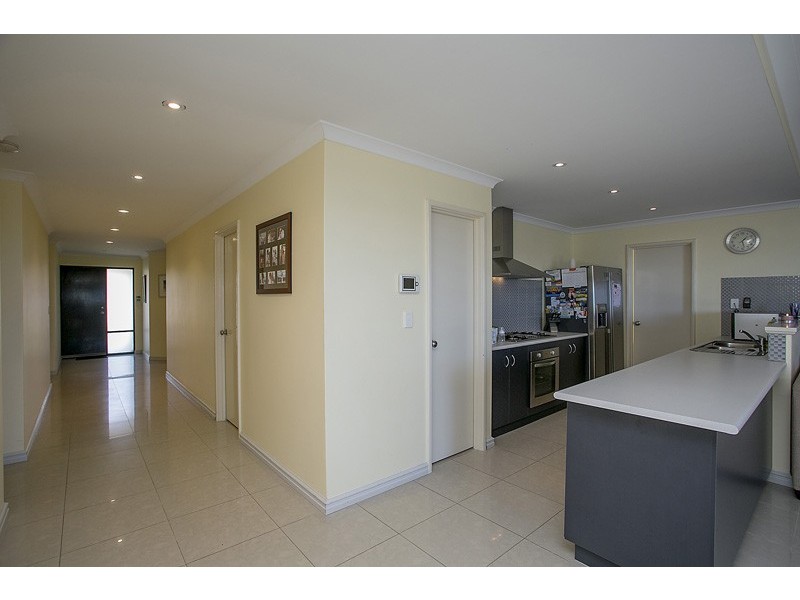 5 Barcelona Terrace, Hocking WA 6065