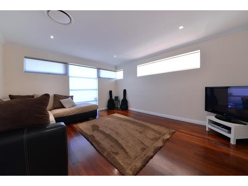 16 Daimler Drive, Tapping WA 6065