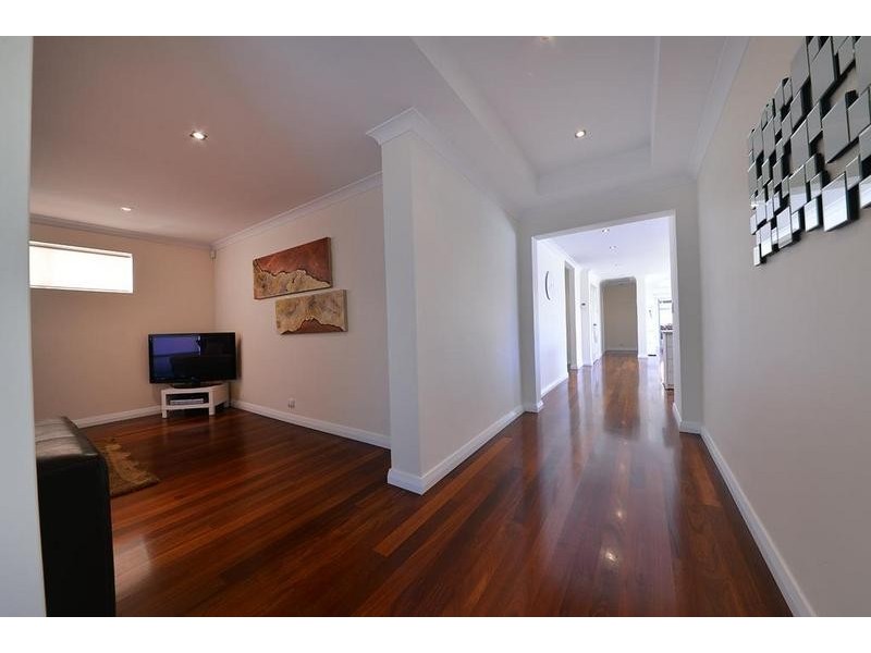 16 Daimler Drive, Tapping WA 6065