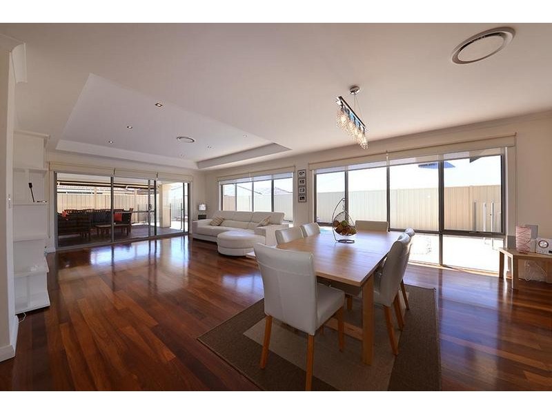 16 Daimler Drive, Tapping WA 6065