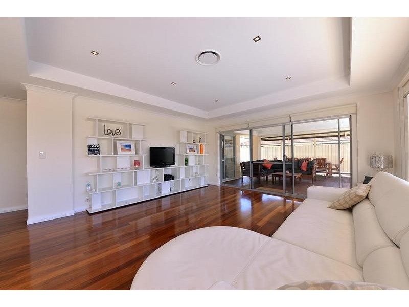 16 Daimler Drive, Tapping WA 6065