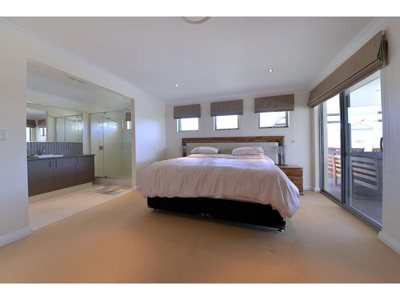 16 Daimler Drive, Tapping WA 6065