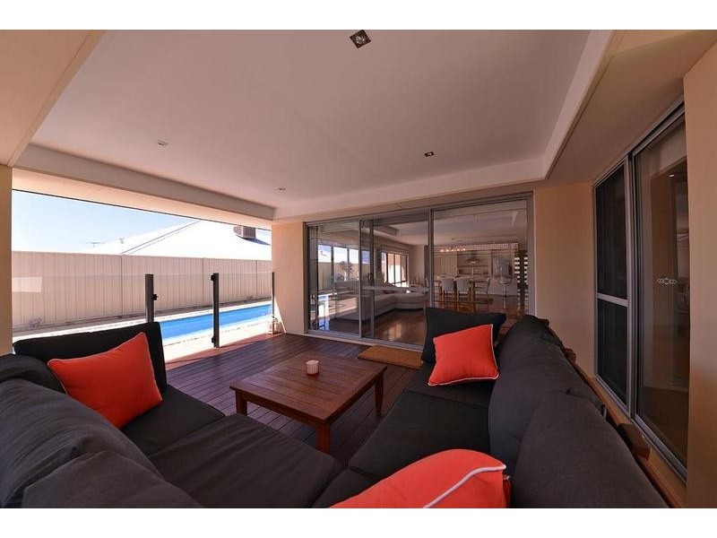 16 Daimler Drive, Tapping WA 6065