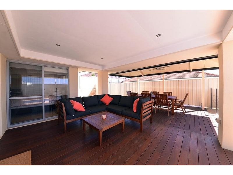 16 Daimler Drive, Tapping WA 6065